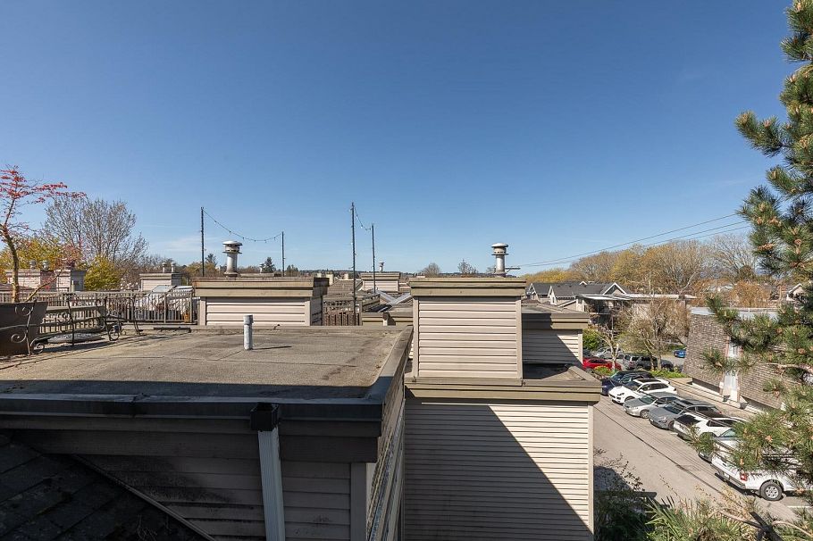 34 2375 W Broadway Vancouver, BC - 16