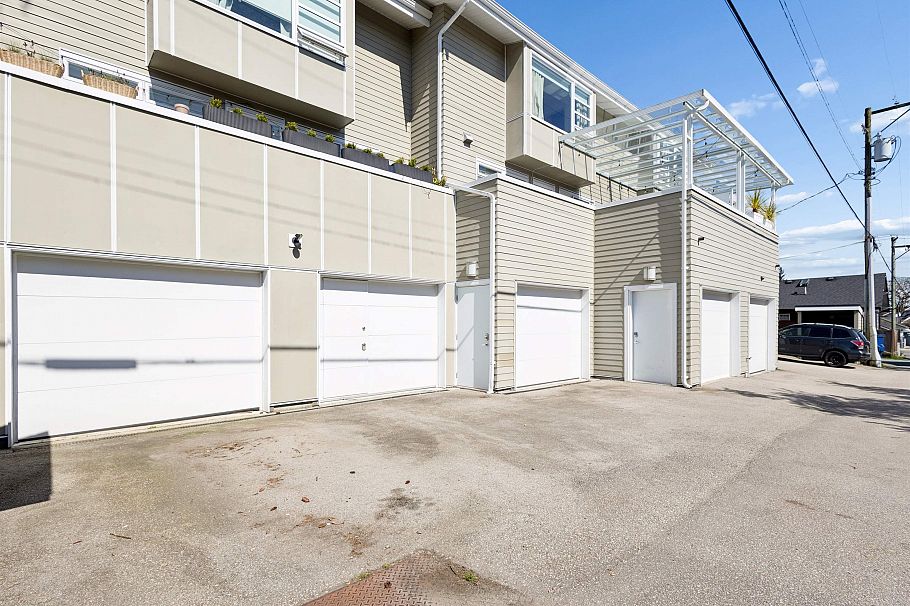2 265 E 8th Street North Vancouver, BC - 35