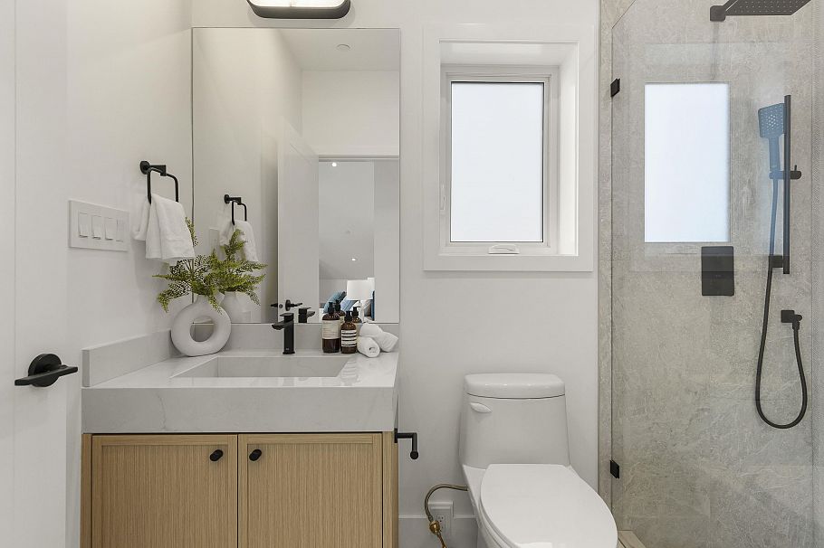 2 3255 13th Avenue Vancouver, BC - 17