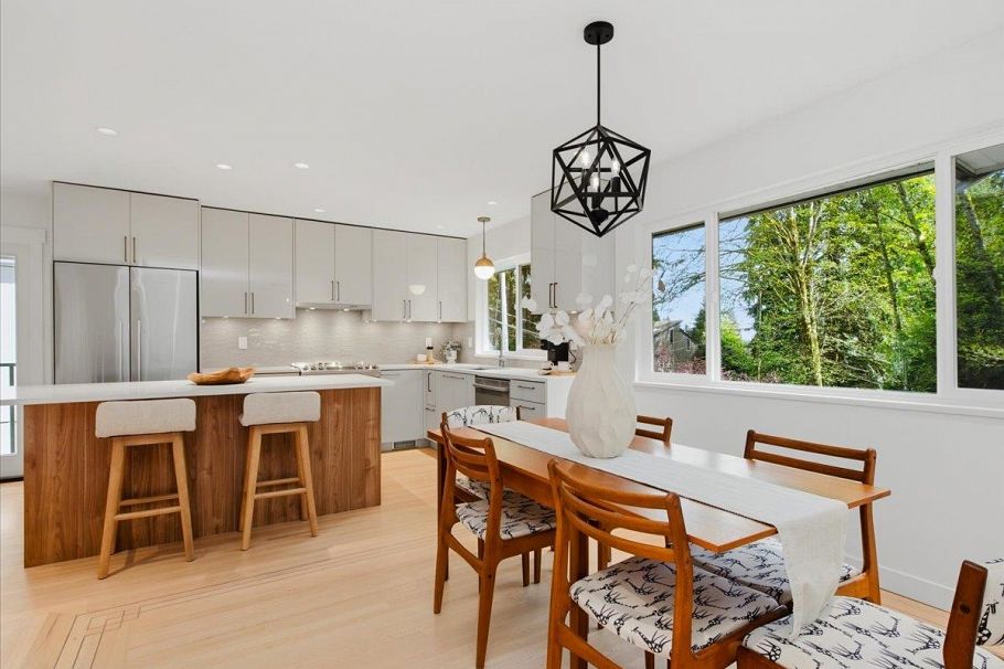 1392 Chamberlain Drive North Vancouver, BC - 7