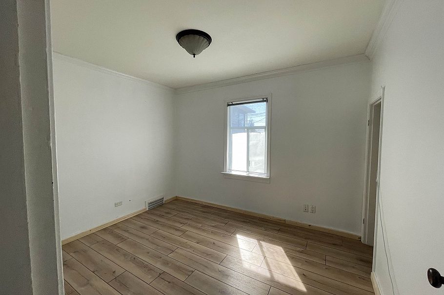 782 W 66th Avenue Vancouver, BC - 8