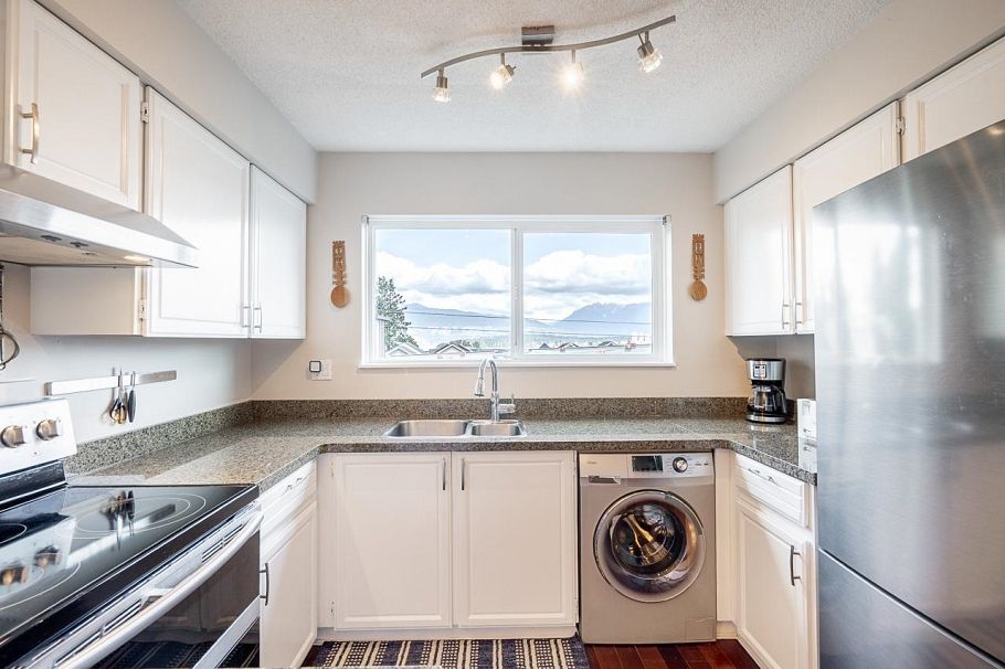 209 2211 W 2nd Avenue Vancouver, BC - 12