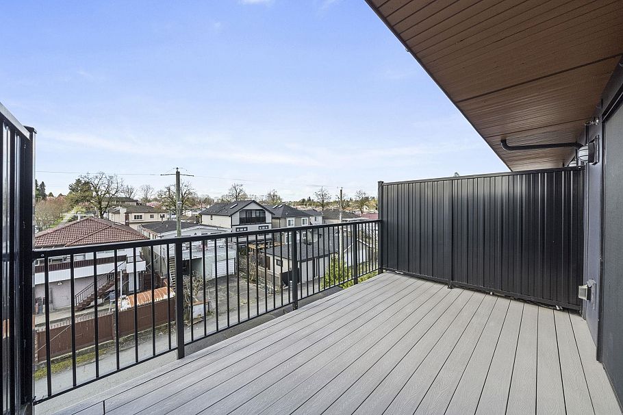 2296 E 33rd Avenue Vancouver, BC - 22