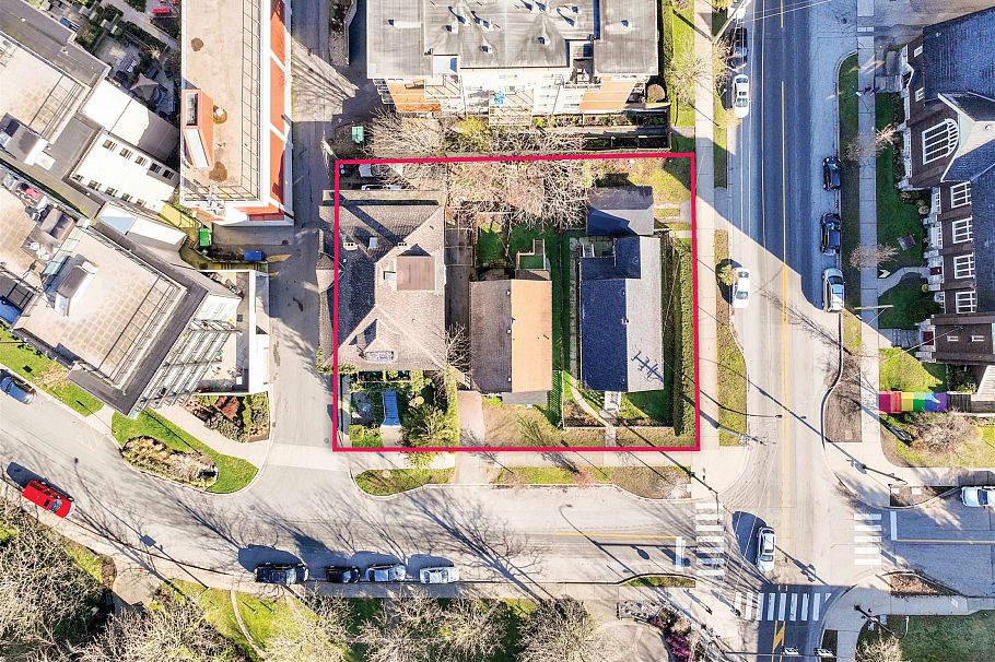 160 164 166 E 10th Street North Vancouver, BC - 1