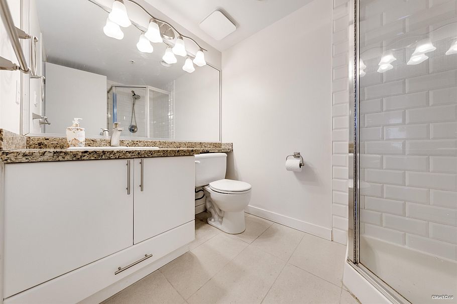 2704 1188 Howe Street Vancouver, BC - 25