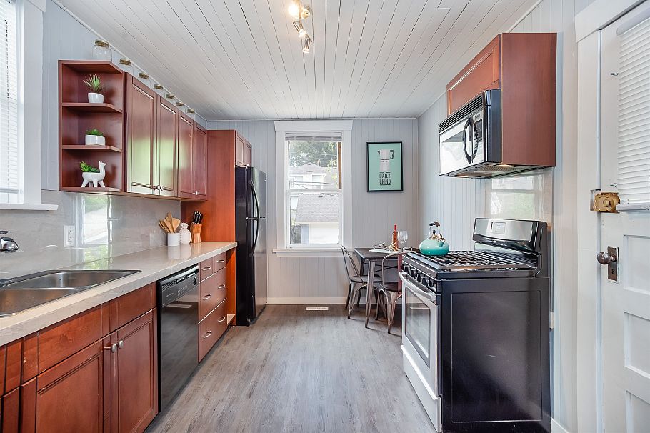 136 W 12th Avenue Vancouver, BC - 6