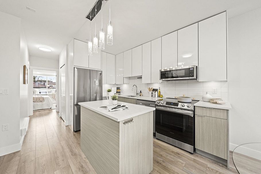 2296 E 33rd Avenue Vancouver, BC - 9