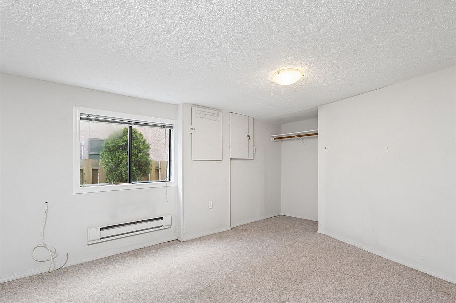 2056 E 13th Avenue Vancouver, BC - 15