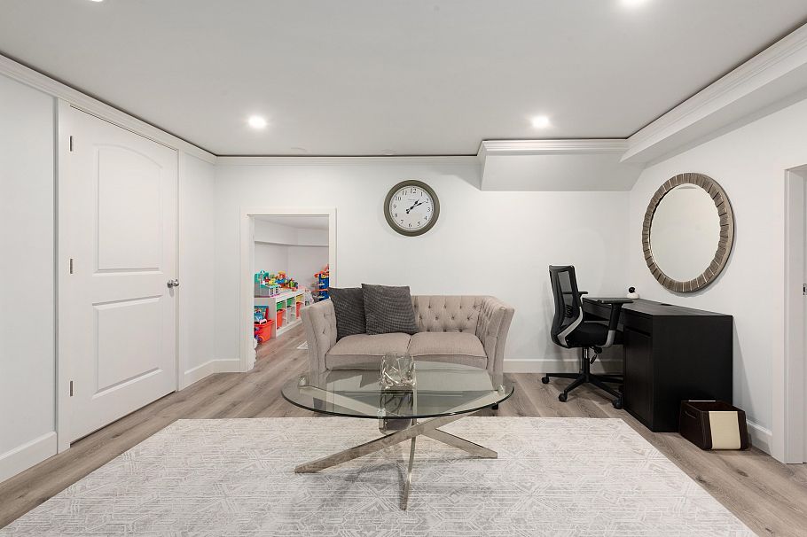 1991 Cedar Village Crescent North Vancouver, BC - 19