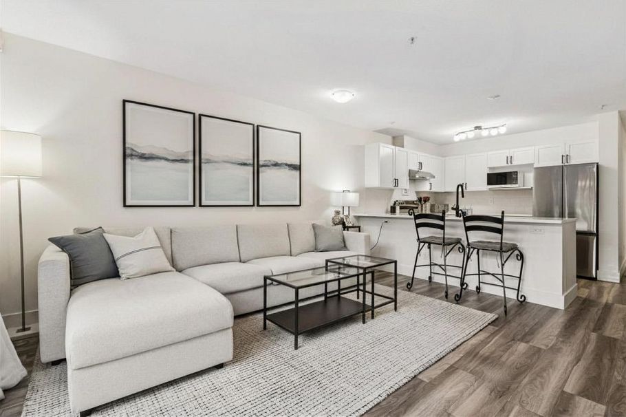 102 365 E 1st Street North Vancouver, BC - 1