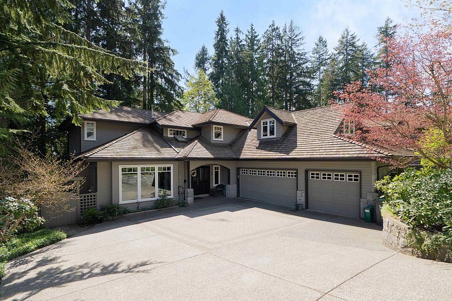 801 Regal Crescent North Vancouver, BC - 2