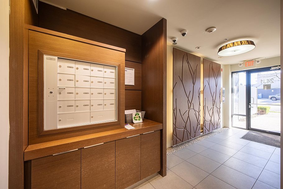 403 2481 Waterloo Street Vancouver, BC - 23