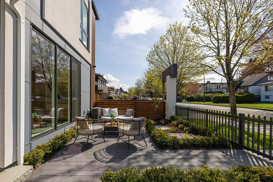 1 3141 E 19 Avenue Vancouver, BC - 2