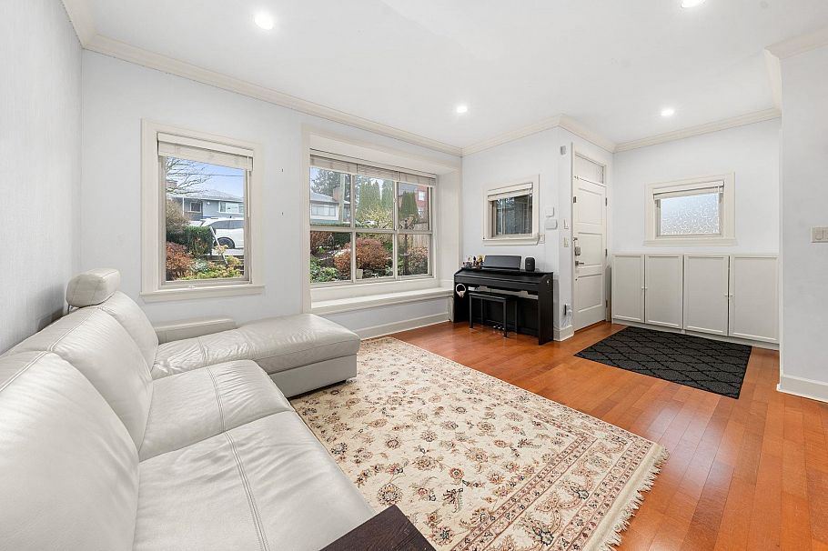 341 E 8th Street North Vancouver, BC - 5