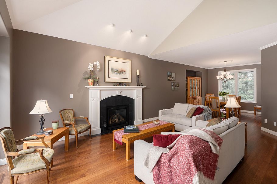 801 Regal Crescent North Vancouver, BC - 3