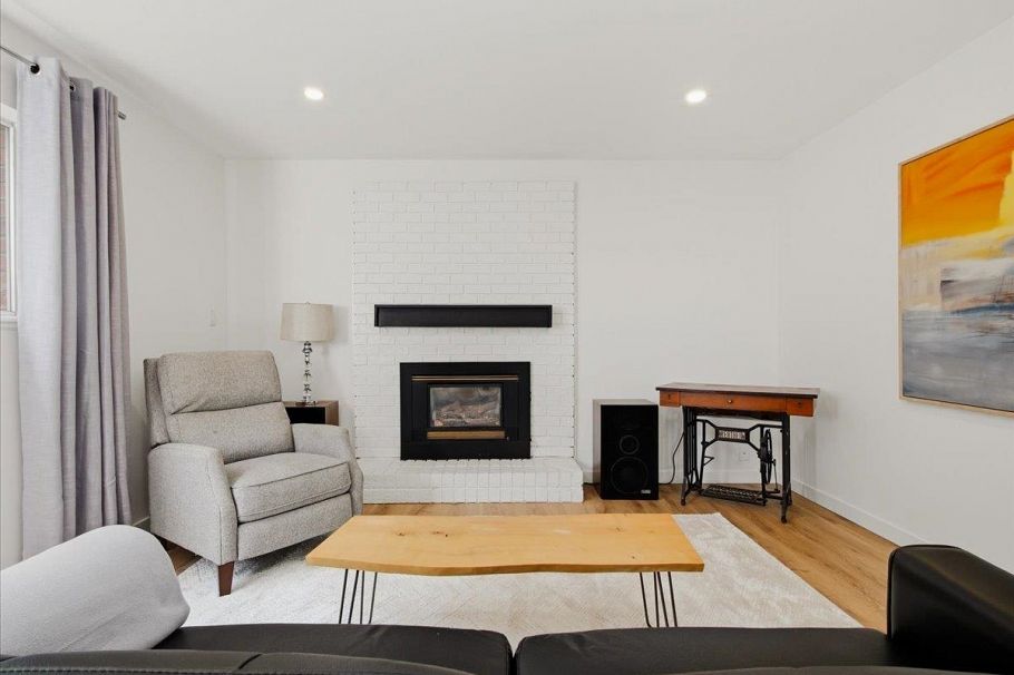 1392 Chamberlain Drive North Vancouver, BC - 20