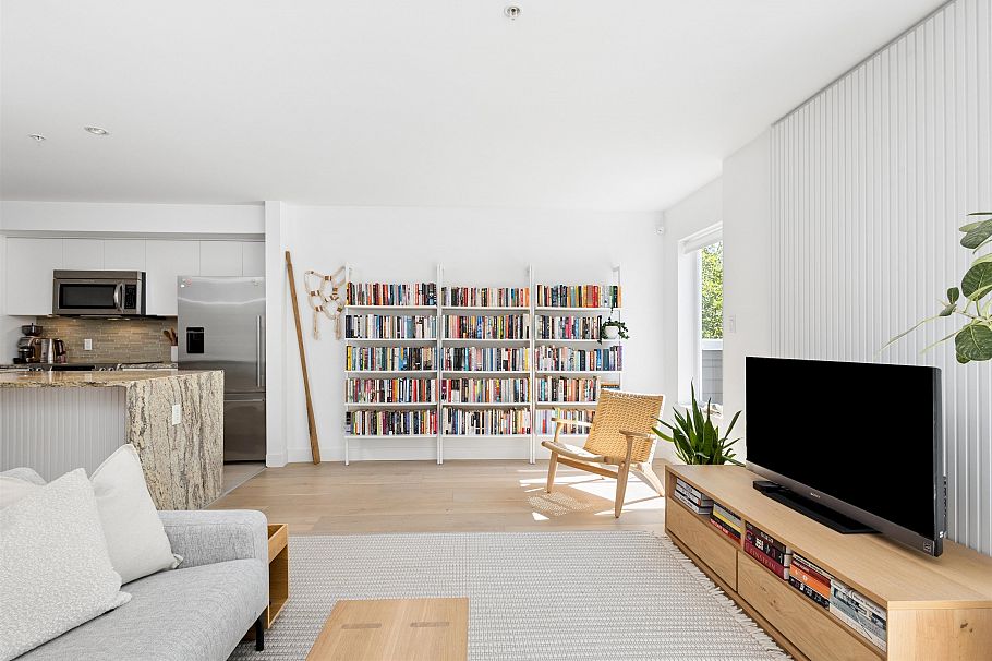 2 265 E 8th Street North Vancouver, BC - 4