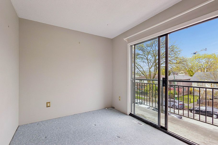 2056 E 13th Avenue Vancouver, BC - 18