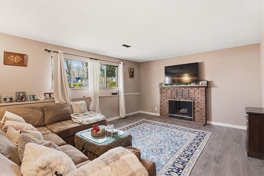 2136 Jones Avenue North Vancouver, BC - 18