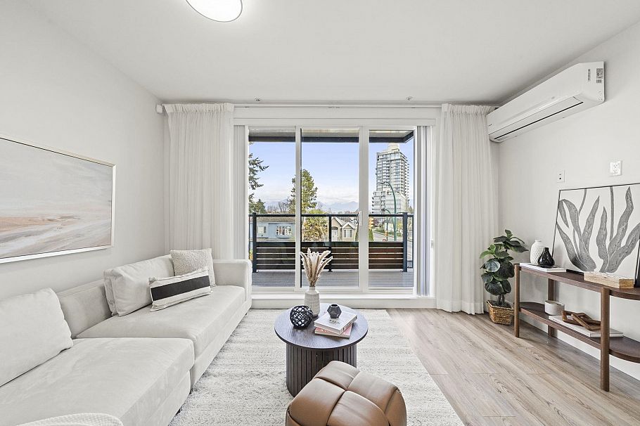 2296 E 33rd Avenue Vancouver, BC - 3