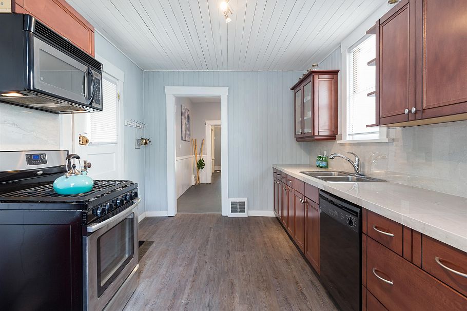 136 W 12th Avenue Vancouver, BC - 8