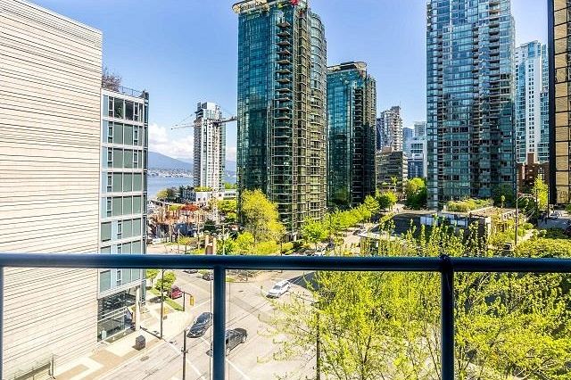 303 1415 W Georgia Street Vancouver, BC - 31
