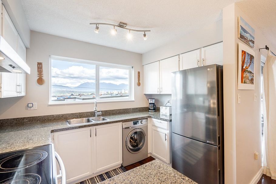 209 2211 W 2nd Avenue Vancouver, BC - 13