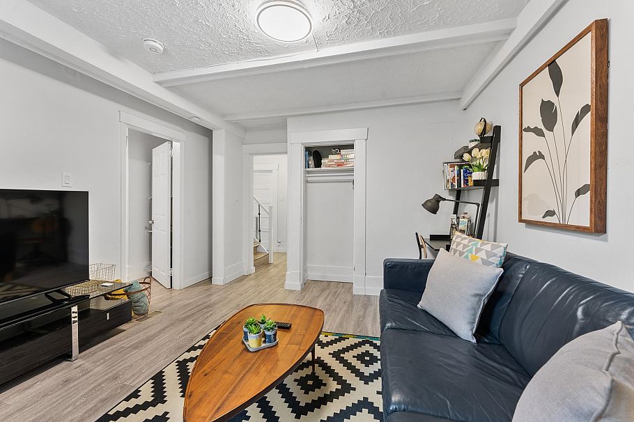 136 W 12th Avenue Vancouver, BC - 18