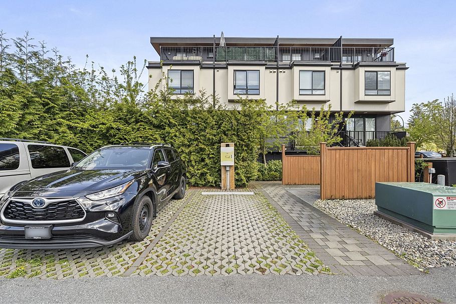 2296 E 33rd Avenue Vancouver, BC - 29