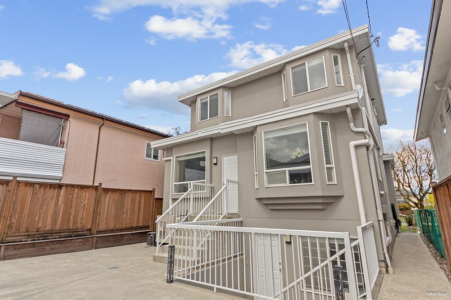 2648 E 19th Avenue Vancouver, BC - 37