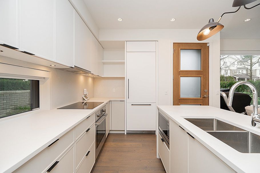 6840 Oak Street Vancouver, BC - 8