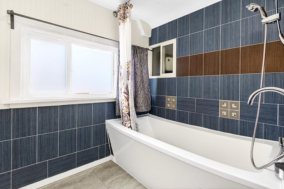 2975 W 8th Avenue Vancouver, BC - 23