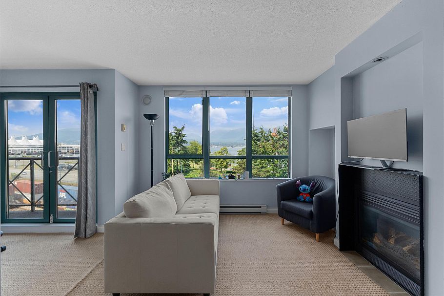 604 55 Alexander Street Vancouver, BC - 2