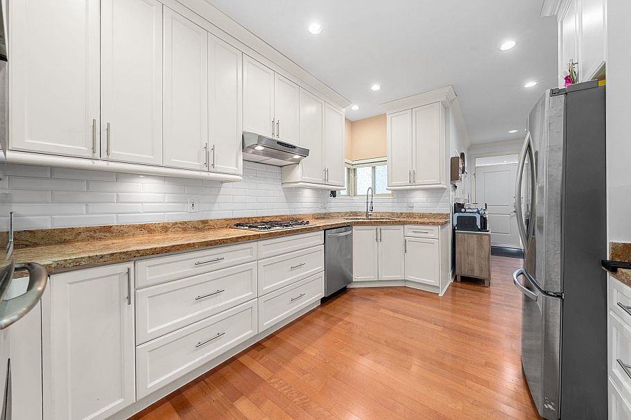 341 E 8th Street North Vancouver, BC - 10