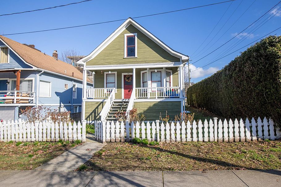 166 E 10th Street North Vancouver, BC - 6