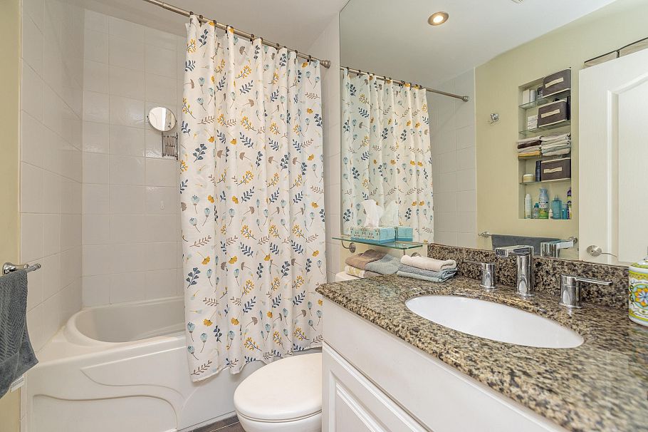 1119 Cloverley Street North Vancouver, BC - 12