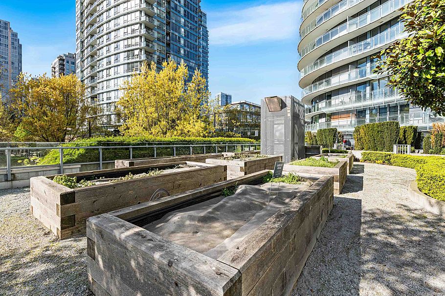 1584 87 Nelson Street Vancouver, BC - 37