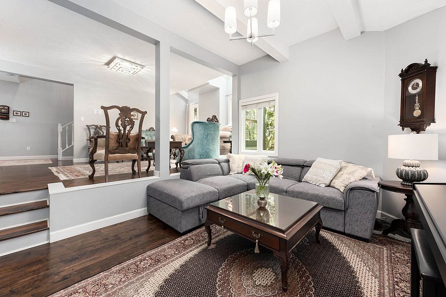 1991 Cedar Village Crescent North Vancouver, BC - 3