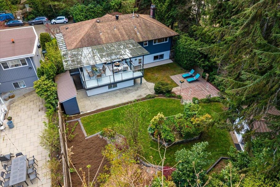 1392 Chamberlain Drive North Vancouver, BC - 33