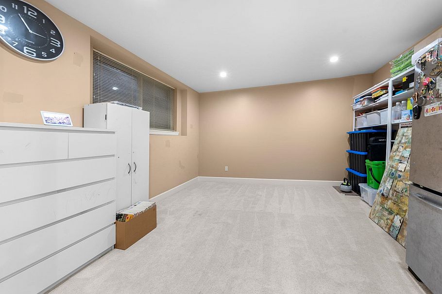 341 E 8th Street North Vancouver, BC - 36