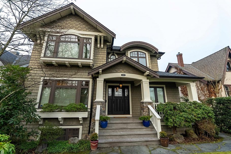 3939 W 14th Avenue Vancouver, BC - 1