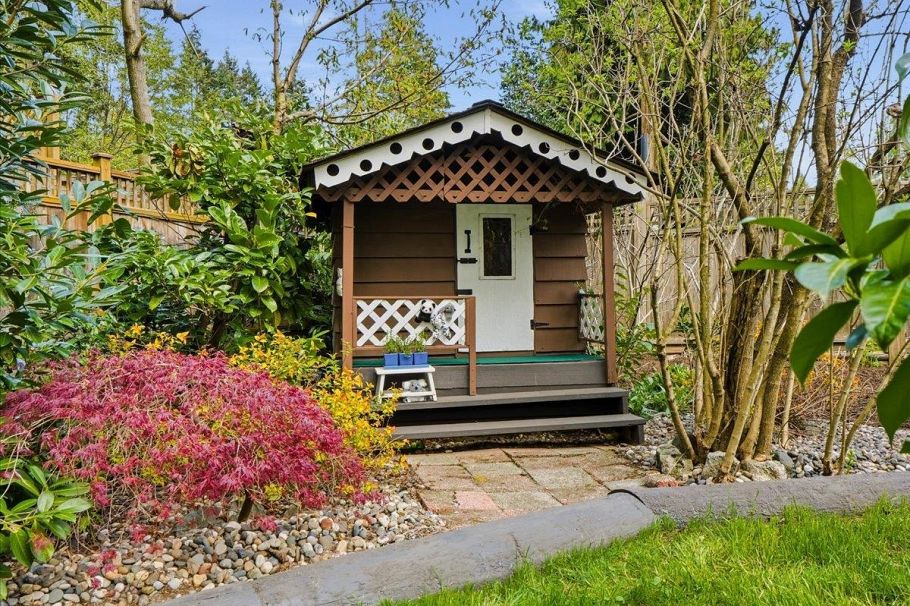 1392 Chamberlain Drive North Vancouver, BC - 38