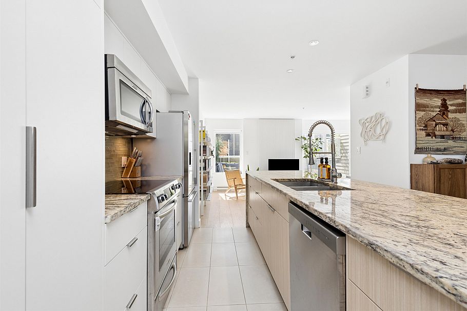 2 265 E 8th Street North Vancouver, BC - 9