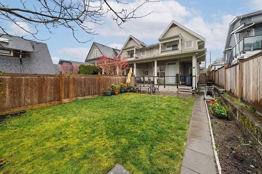 341 E 8th Street North Vancouver, BC - 19