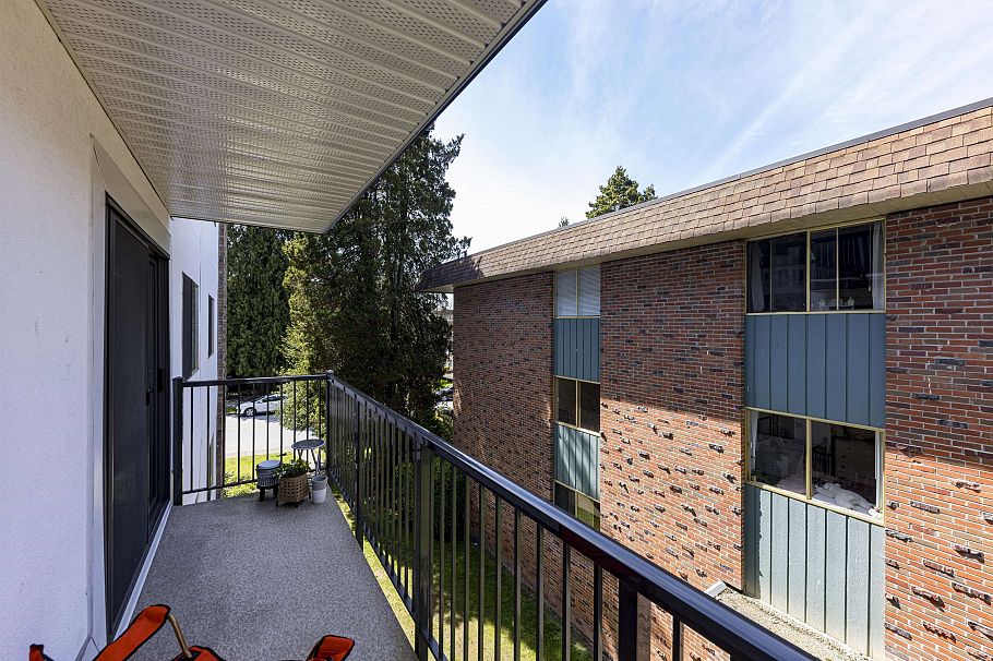 208 160 E 19th Street North Vancouver, BC - 26