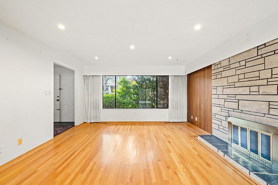 532 W 64th Avenue Vancouver, BC - 3