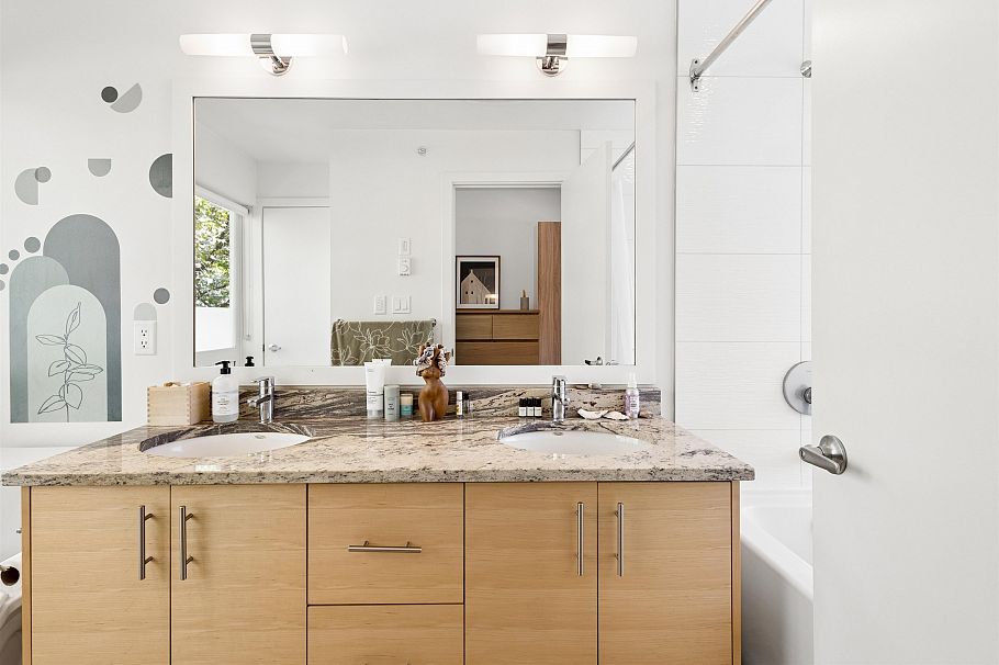 2 265 E 8th Street North Vancouver, BC - 20