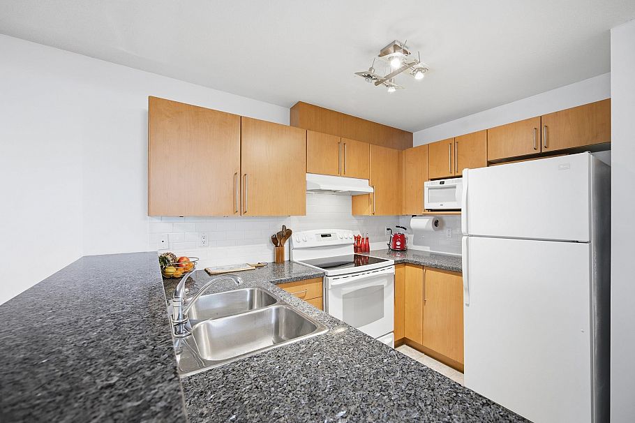 155 1100 E 29th Street North Vancouver, BC - 4