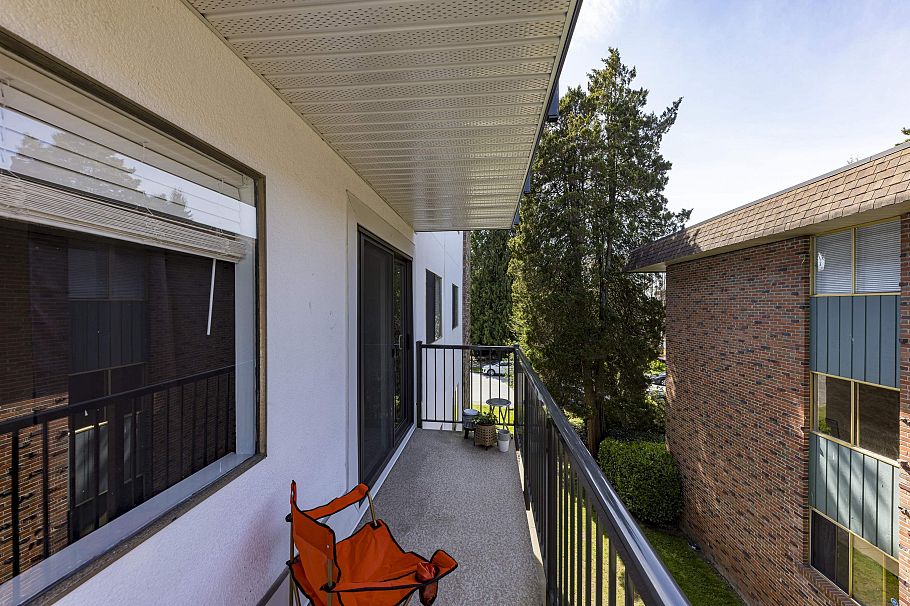 208 160 E 19th Street North Vancouver, BC - 27