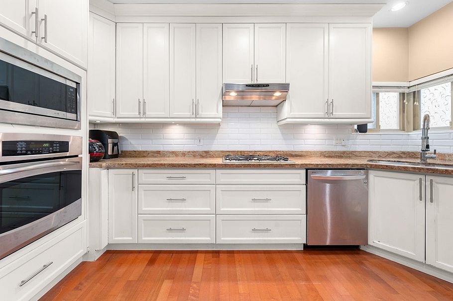 341 E 8th Street North Vancouver, BC - 11